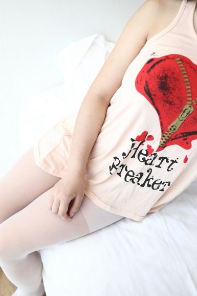 九游体育官网_《巨鳄风暴》发布主创特辑 卡雅为肉搏鳄敌疯狂健身(图4) 九游体育APP